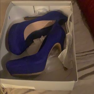 Sexy blue heels that can be worn for a night out.